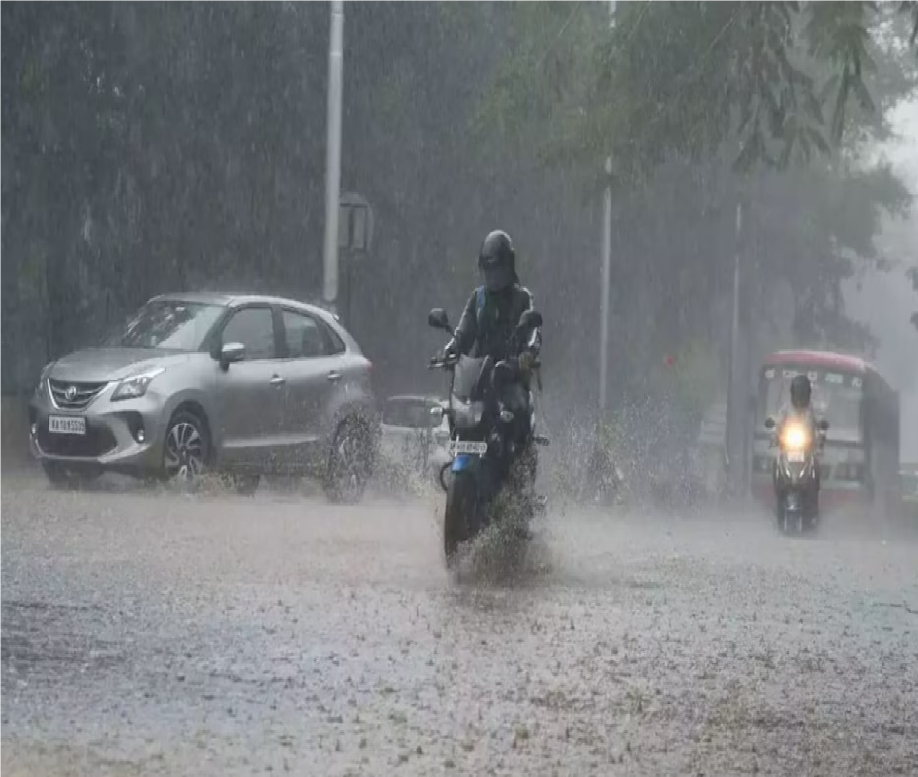 UP Weather: तूफान यागी ने बदला उत्तर प्रदेश का मौसम, आज कई जिलों में भारी बारिश, जानें अपने जिले का हाल